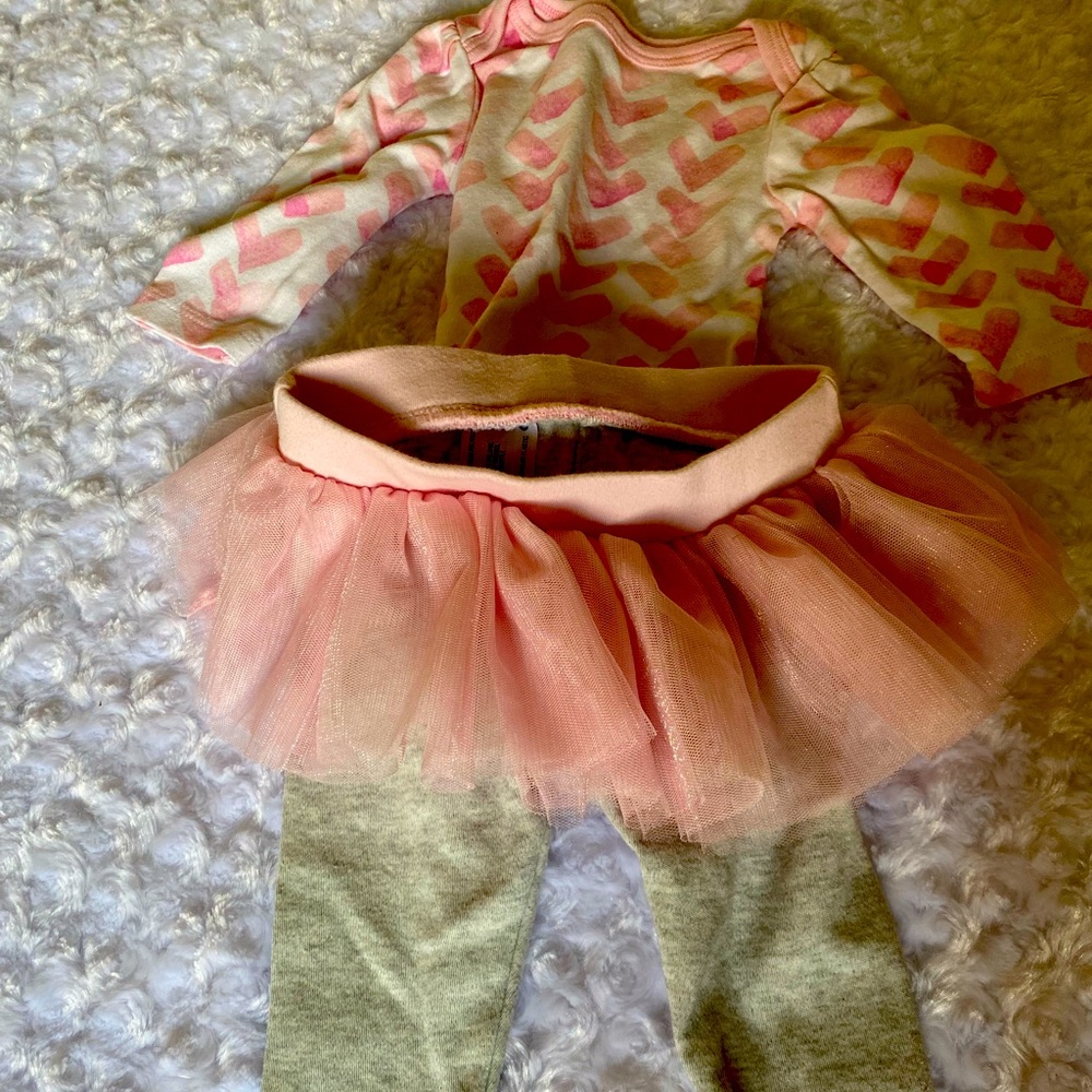 Baby Girl Outfit - size 0 to 3 months